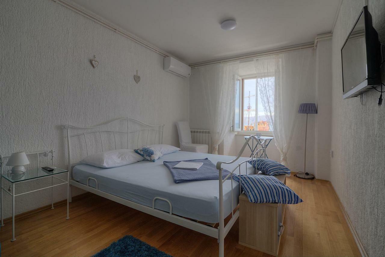 Apartments & Rooms Josephine Сень Экстерьер фото