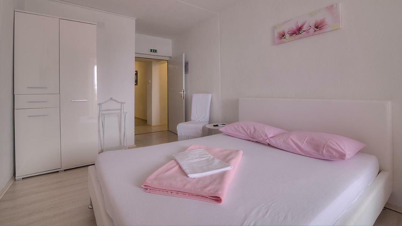 Apartments & Rooms Josephine Сень Экстерьер фото
