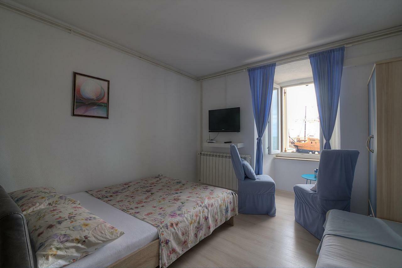 Apartments & Rooms Josephine Сень Экстерьер фото