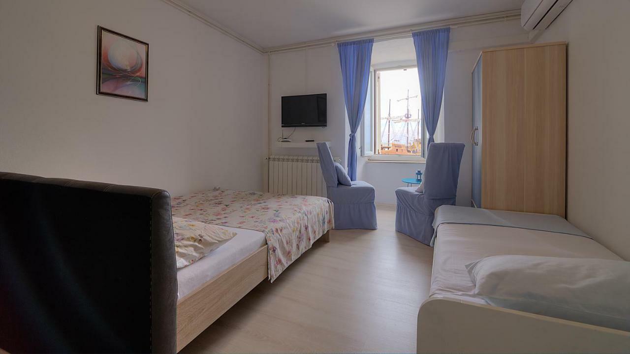 Apartments & Rooms Josephine Сень Экстерьер фото